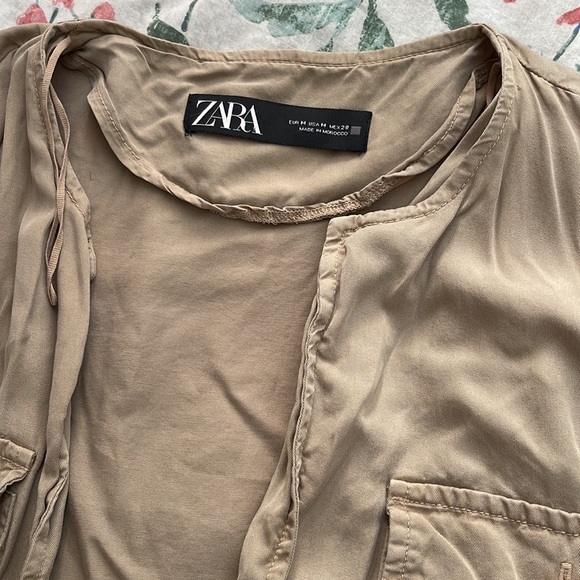 Open-ruffled cream colored jacket. Size M - Picture 6 of 6